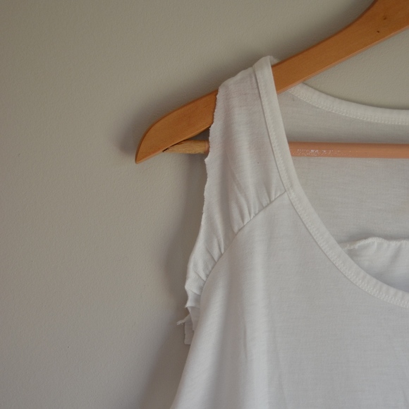 • FABLETICS ACTIVEWEAR TOP • - Picture 5 of 5